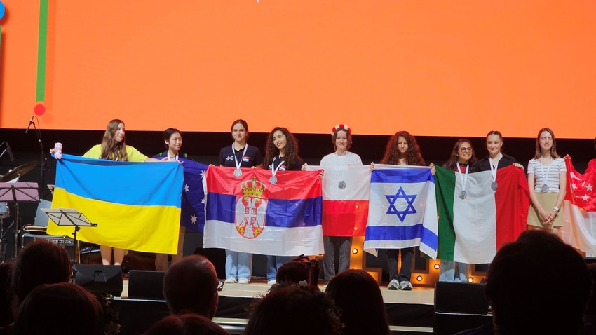 Mlade informatičarke iz Srbije na dodeli medalja