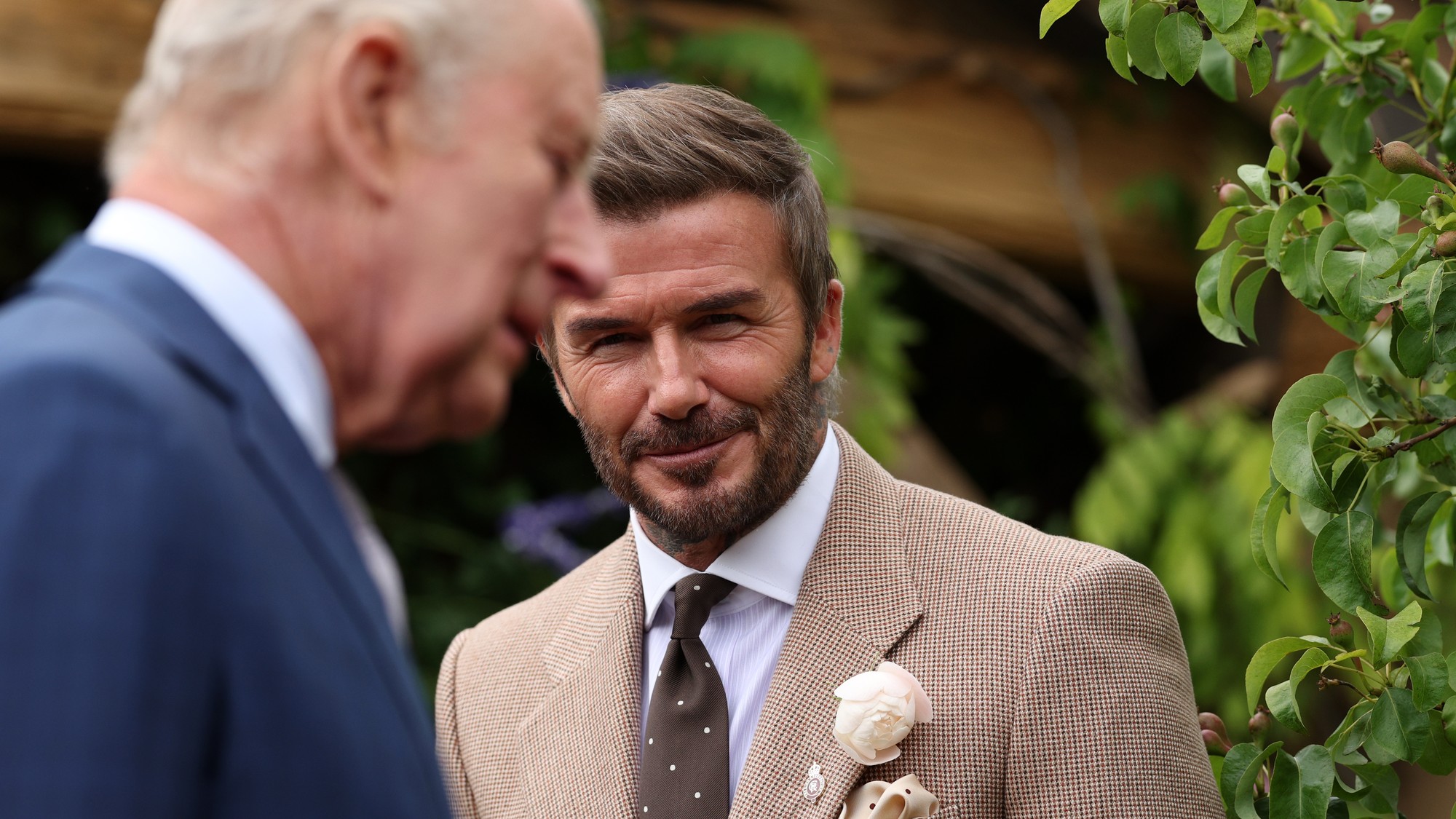 David Beckham s kráľom Karolom III. 