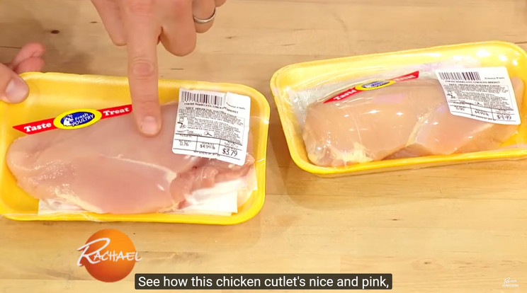 Ezzel az egyszerű trükkel megállapítható a csomagolt hús szavatossága / Fotó: YouTube