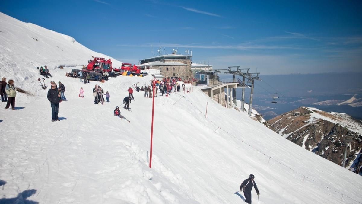 Sezon narciarski można uznać za otwarty w pełni. Na Kasprowym Wierchu ruszył drugi z krzesełkowych wyciągów - w Kotle Goryczkowym. Przez Goryczkową można zjechać do samych Kuźnic.