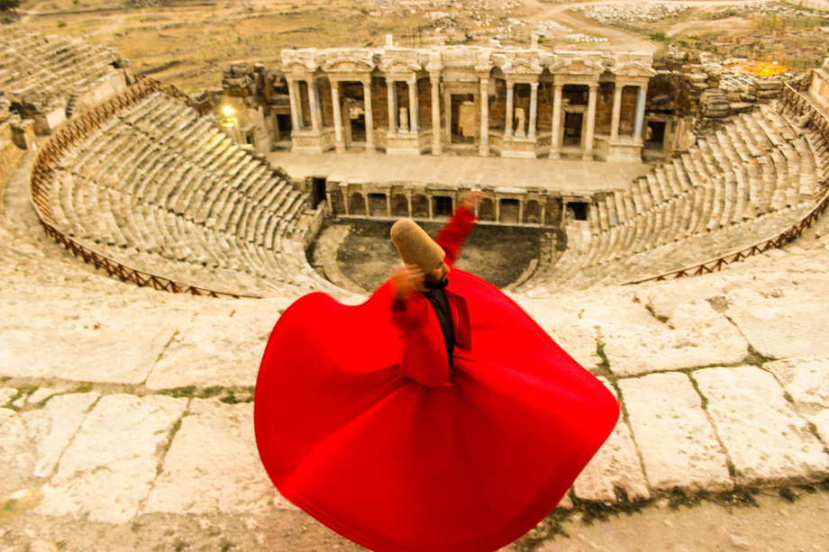 Tańczący derwisz, Ishak Urun, w Hierapolis, Kapadocja