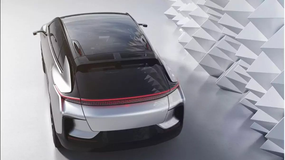 Faraday Future FF 91 sam wyszuka miejsce parkingowe