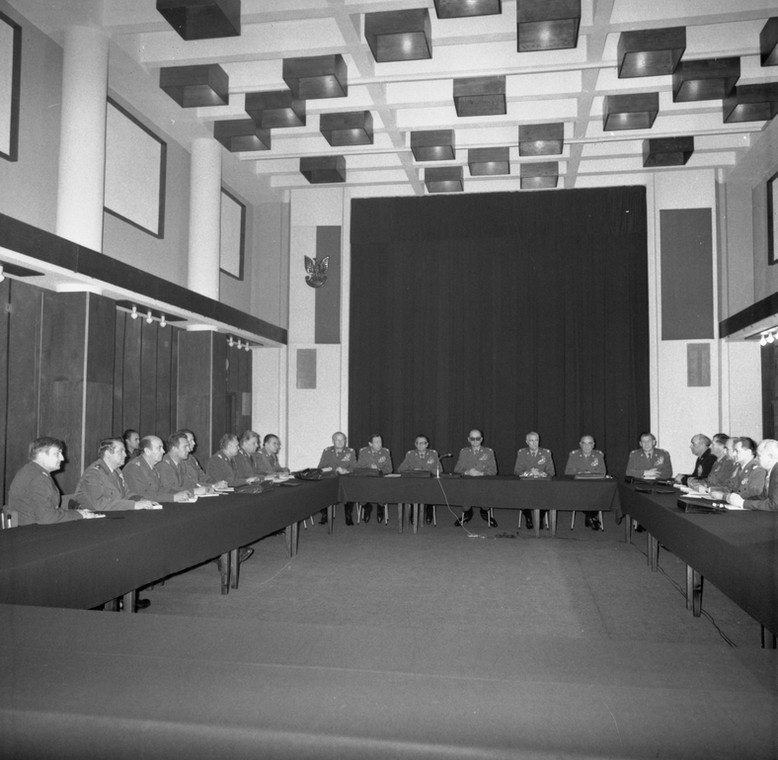 Posiedzenie Wojskowej Rady Ocalenia Narodowego