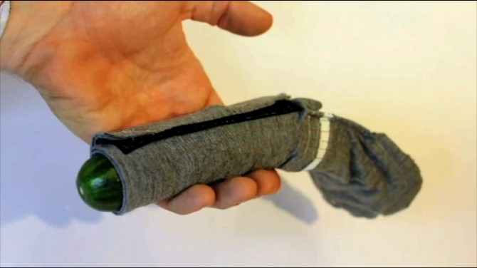 Prototip uređaja „Dubbed Electrical Eel“ kreirali su Firaz Pir i Endrju Kuitmejer