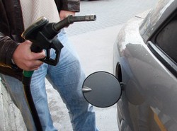 Zobacz, jak się kradnie paliwo