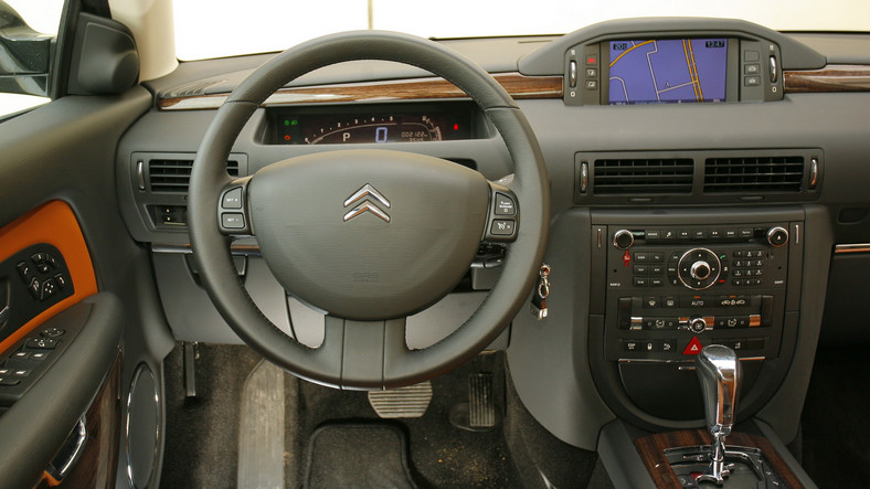 7. Citroën C6 (2005-12)
