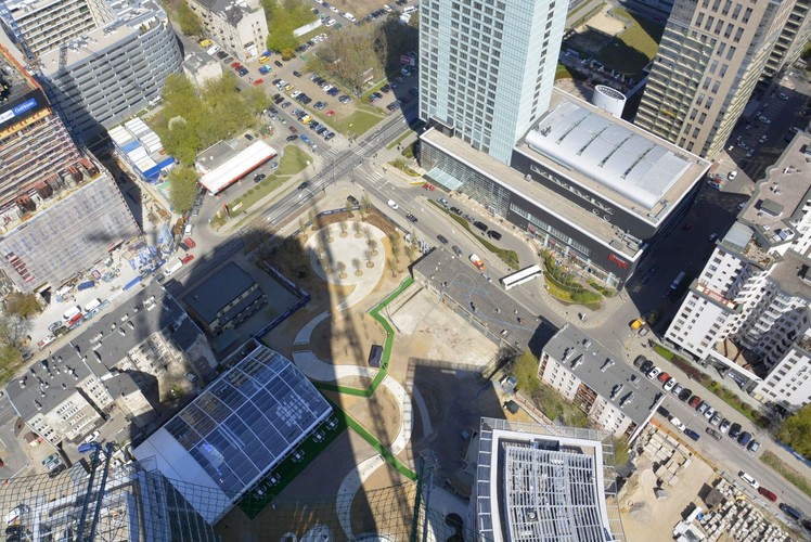 Widok na powstający plac Europejski z wieżowca A Warsaw Spire
