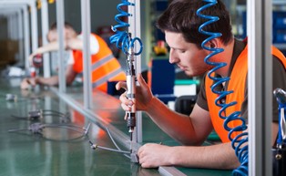 Volkswagen i Toyota wstrzymują produkcję w fabrykach w Rosji