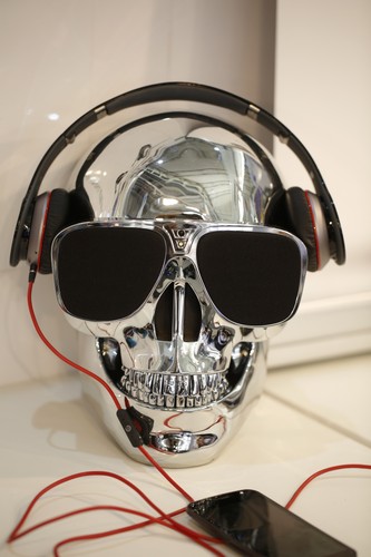 Głośnik firmy CSR z technologią Bluetooth, zaprojektowany przez Jean-Michel Jarre'a