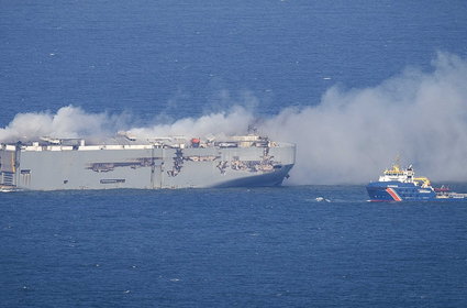 Tragiczny pożar na statku u wybrzeży Holandii. Płonie prawie 500 samochodów