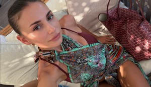 Emina Jahović na plaži
