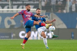 Dramatyczny mecz w Poznaniu. Raków utrzymał bezpieczny dystans [WIDEO]