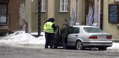 Walczą z kierowcami, zamiast ze śniegiem