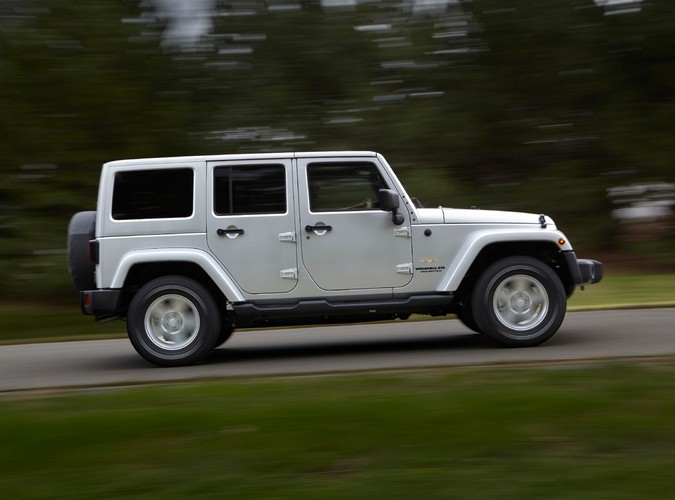 Jeep to ikona samochodów 4x4. Teraz słynna marka nabiera sił pod skrzydłami Fiata. W Polsce pojawiły się właśnie nowości amerykańskiej legendy bezdroży - oto Jeep Wrangler Unlimited i Jeep Grand Cherokee...