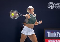 Magda Linette pokonała finalistkę tegorocznego French Open oraz Wimbledonu