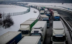Niemcy zamknęły granice. Europoseł PiS pyta KE o zagrożenie dla przepływu towarów