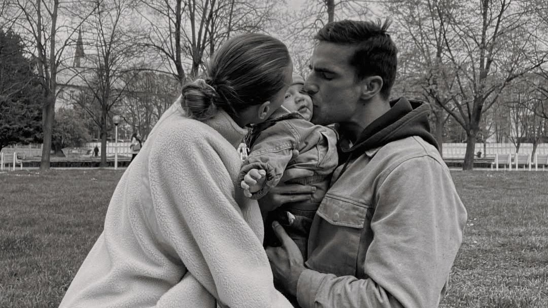 Adam Bardy je milujúcim otcom, no uvedomuje si, že deti potrebujú mať nastavené hranice. IG: @bibianabardy