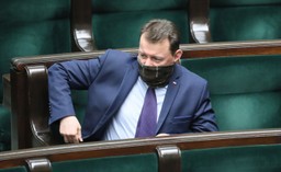 Szef MON: Żołnierze zakończyli budowę tymczasowego mostu na Biebrzy, którym ułatwi pracę strażakom