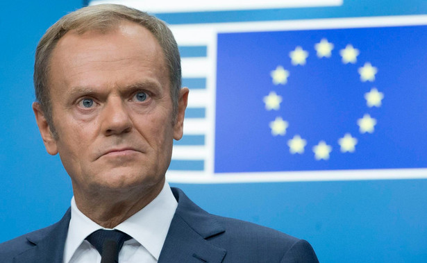 Szef Rady Europejskiej Donald Tusk powiedział dziennikarzom w środę w Brukseli, że nie widzi przyszłości dla projektu relokacji uchodźców. Jego zdaniem należy szukać porozumienia, które "nie będzie separowało Polski i innych krajów Grupy Wyszehradzkiej od reszty Europy".