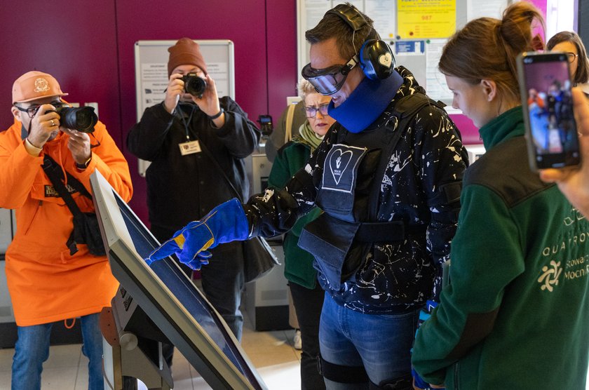 Wiceprezydent Krakowa w symulatorze starości