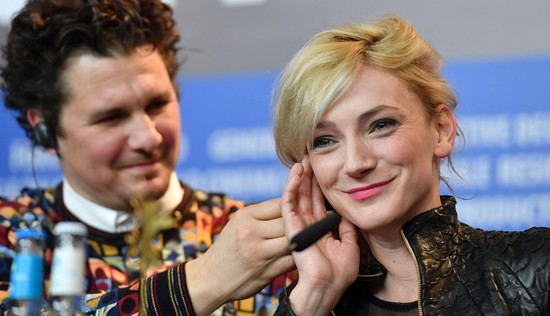 Nagy Ervin ikerbabáival pózol új fotóján, és kizárt, hogy ma látunk édesebbet ennél!