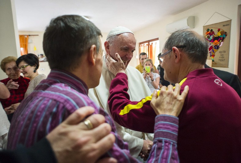 Papież Franciszek w siedzibie L'Arche. 2016 r.