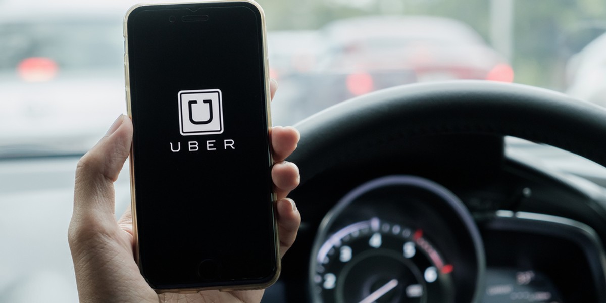 Uber z preautoryzacją opłat za kurs