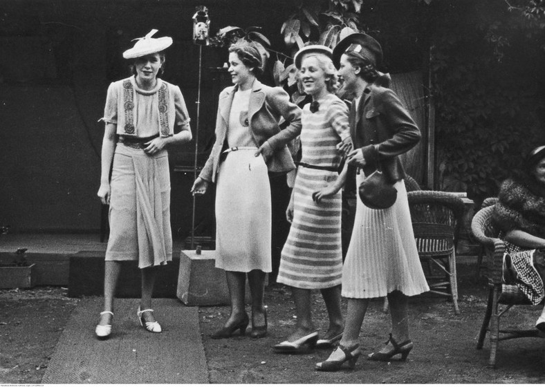 Rozkloszowana spódnica pod koniec lat 30.