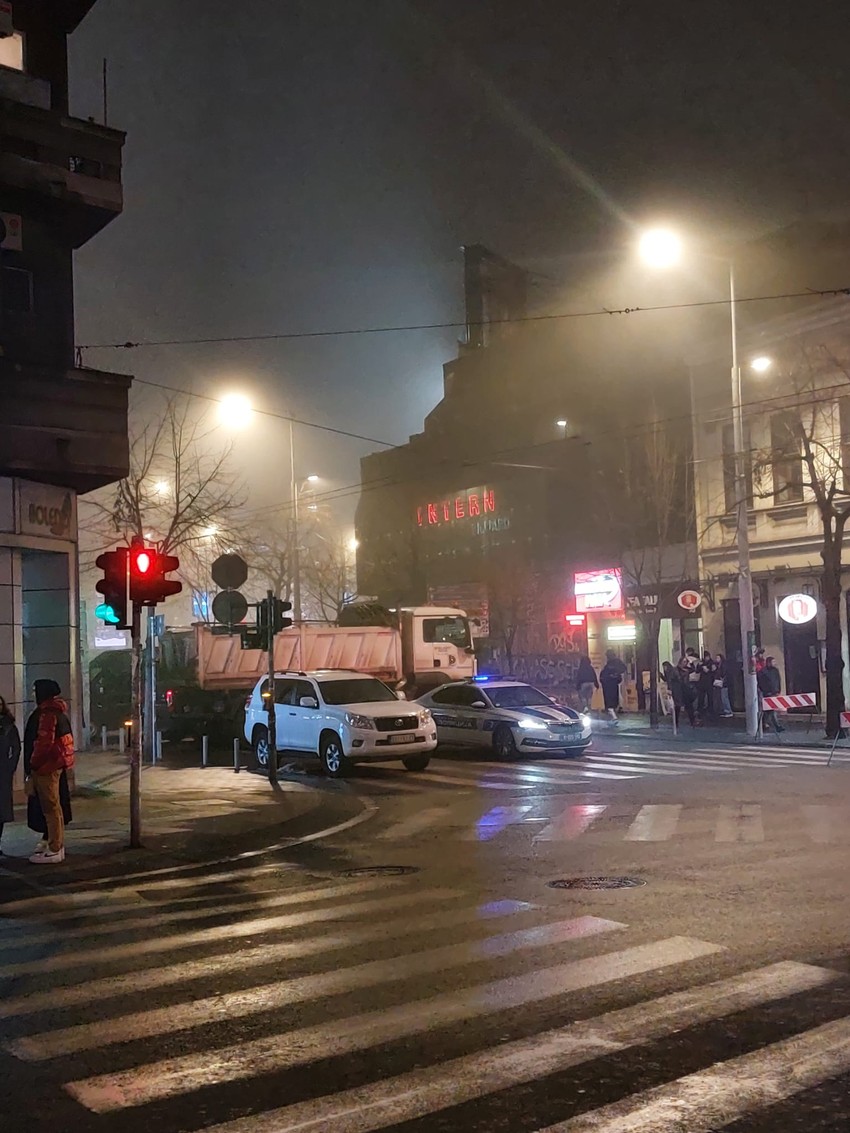 Zatvorene ulice ka Trgu republike