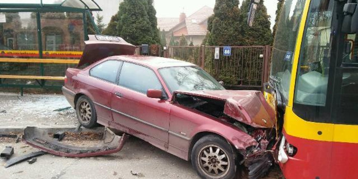 Pijany w bmw wjechał w autobus