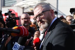 Szokujące słowa Brauna podczas debaty. "Mówi pan po prostu rzeczy obrzydliwe". Będzie zawiadomienie do prokuratury