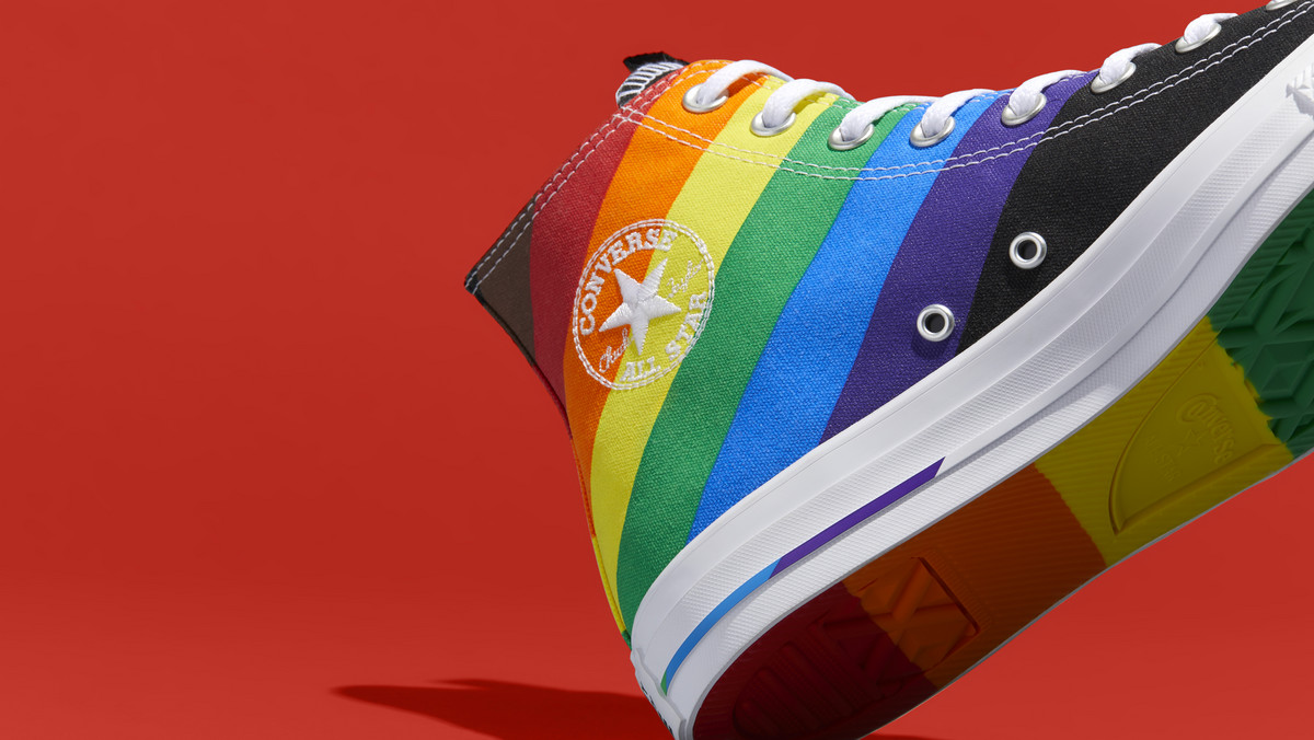 Converse już od pięciu lat nieustannie wspiera społeczność LGBTQIA+. Z okazji premiery kolejnej kolekcji Pride robi to głośniej niż dotychczas.