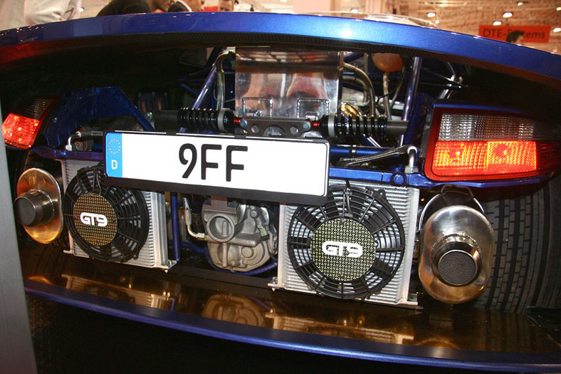 9ff GT9: podrasowane Porsche pokonało Bugatti Veyron