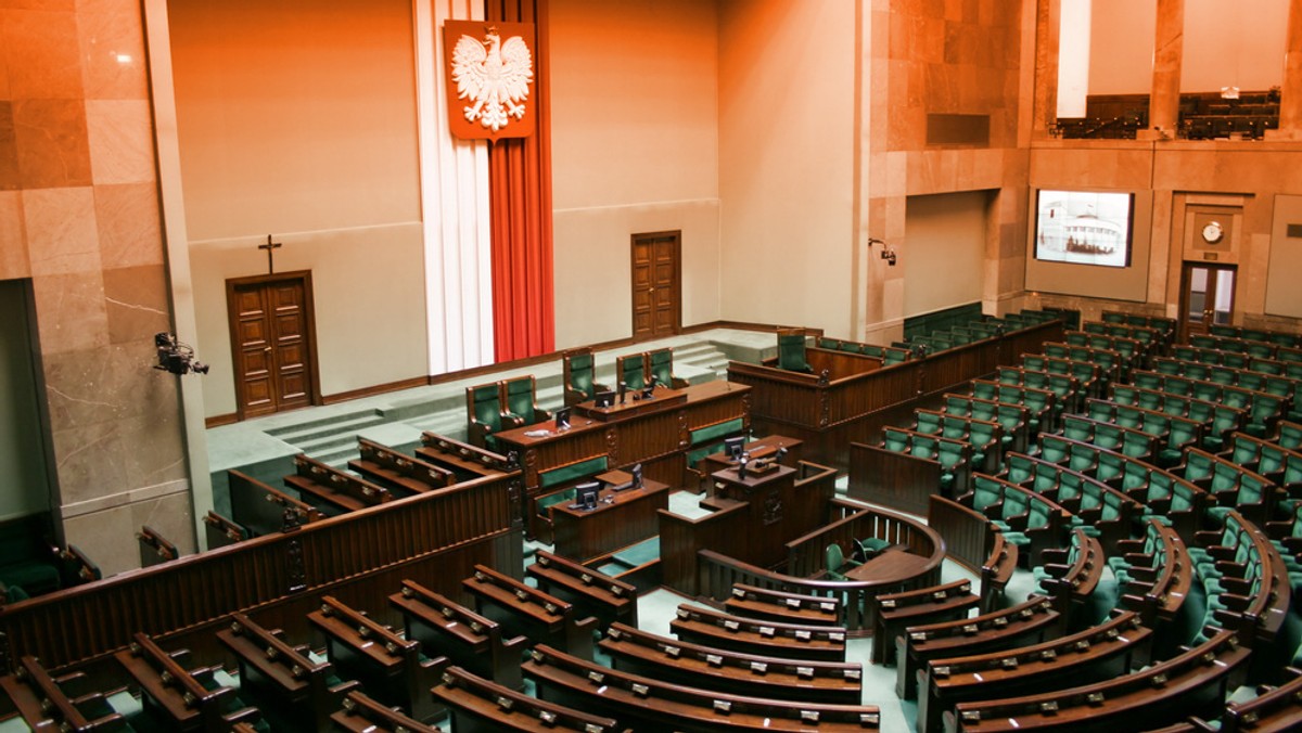 PO chce, by Sejm powołał komisję śledczą, która zbadałaby prawidłowość i legalność działań organów oraz instytucji publicznych podejmowanych wobec SKOK-u Wołomin. Projekt uchwały Sejmu w sprawie powołania komisji ma jeszcze dziś trafić do marszałka Sejmu.