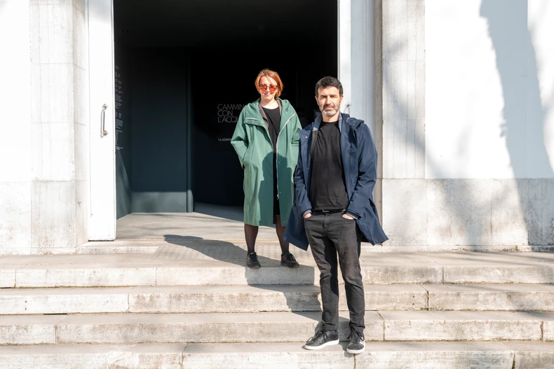 Umetnik Vladimir Nikolić i kustos Biljana Ćirić 