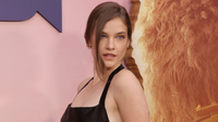 Palvin Barbara olyan mesebeli helyen járt, ahova mi is azonnal regjegyet váltanánk