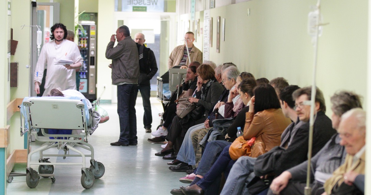 Kobieta nagle wtargnęła na SOR. Nie do wiary, co zrobiła pracownikom. Uderzała niczym zawodnik MMA