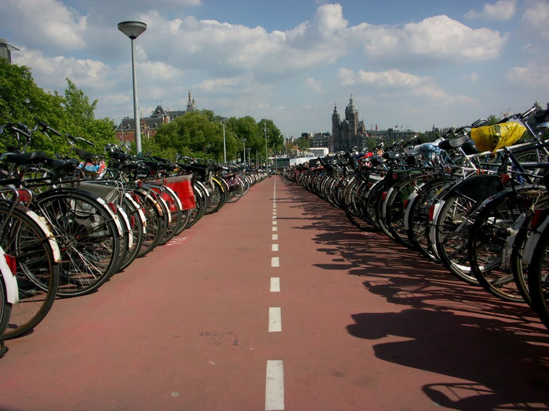 Parking rowerowy w Amsterdamie