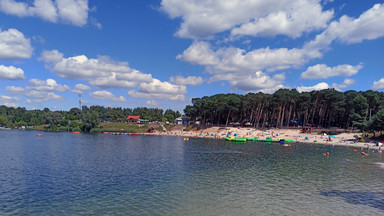 Atak na plaży w podkrakowskim Kryspinowie. Policja szuka sprawców