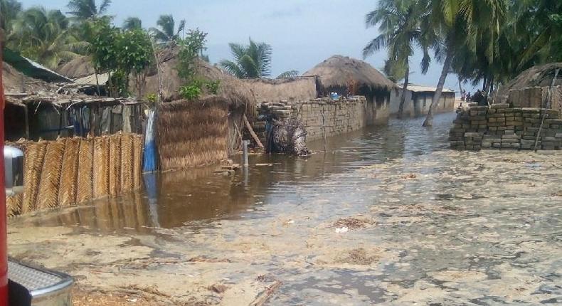 Strong waves in Keta; hundreds displaced