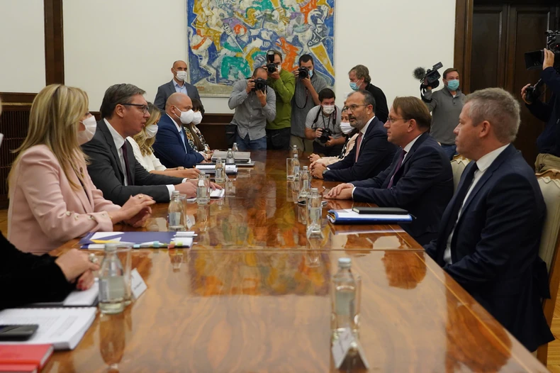 Aleksandar Vučić i Oliver Varhelji 