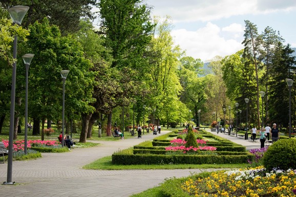 Ova srpska banja je posećena tokom cele godine, ali najbolje se otkriva u proleće: Evo zašto je sada u bojama holandskih vrtova
