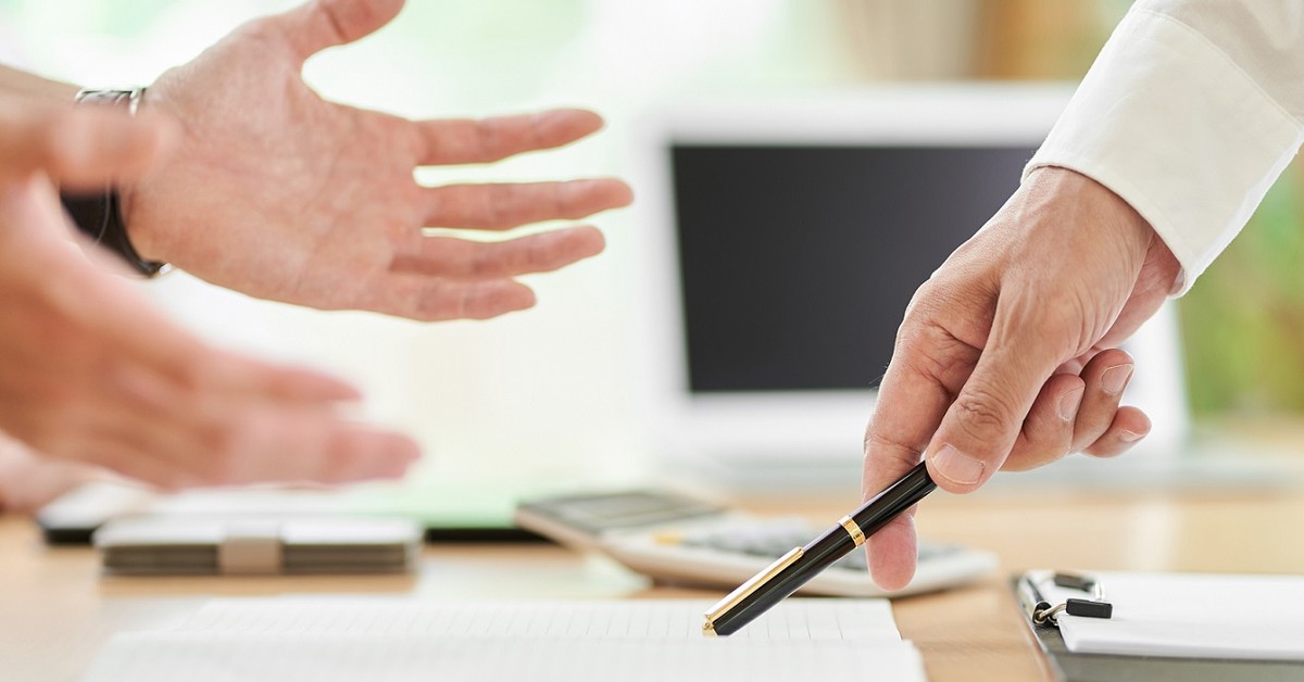 Czy zawiadomienie o naganie można wysłać e-mailem