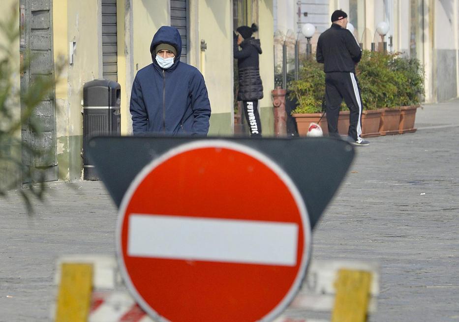 A koronavírus miatt drasztikus intézkedéseket hoztak Észak-Olaszországban / Fotó: MTI - EPA/Andrea Fasani