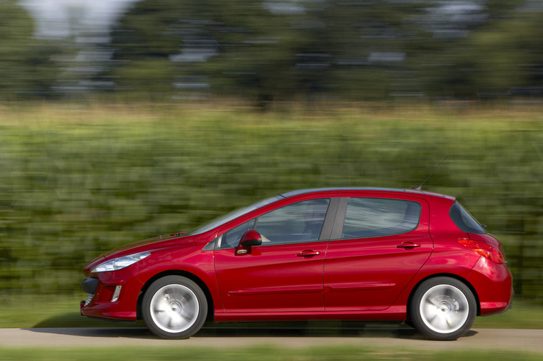 Używany Peugeot 308: poznaj największe wady i zalety francuskiego kompaktu