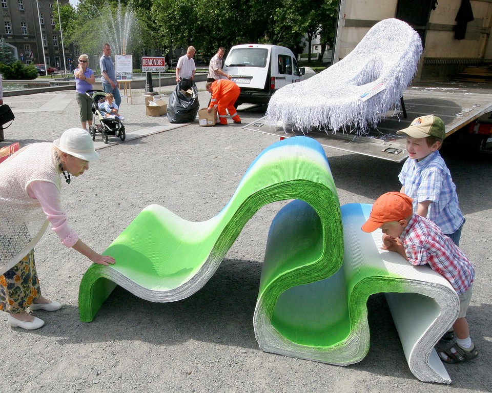 SZCZECIN ŁAWECZKI Z SUROWCÓW WTÓRNYCH