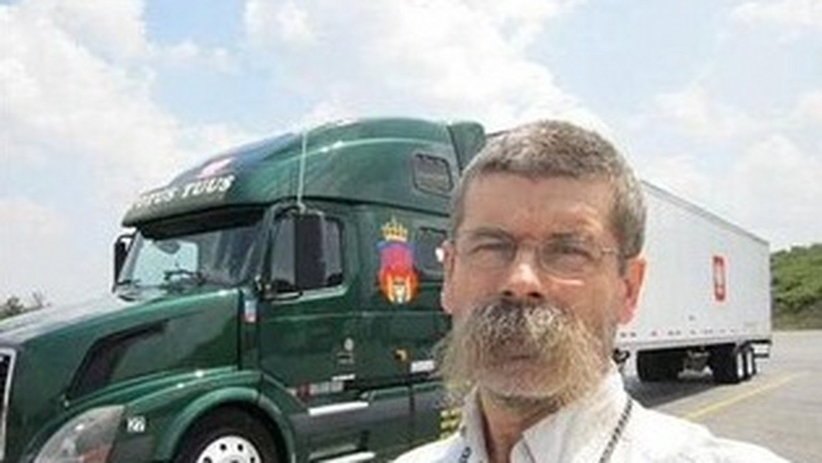 Kierowca 18-kołowej amerykańskiej ciężarówki, który z równą zręcznością prowadzi 36-tonowy pojazd, co posługuje się dowodami św. Tomasza z Akwinu na istnienie Boga - gości właśnie w Polsce.