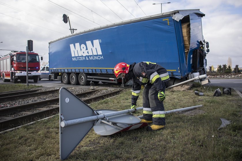 Zderzenie tramwaju z ciężarówką w Gdańsku. Ranna motornicza