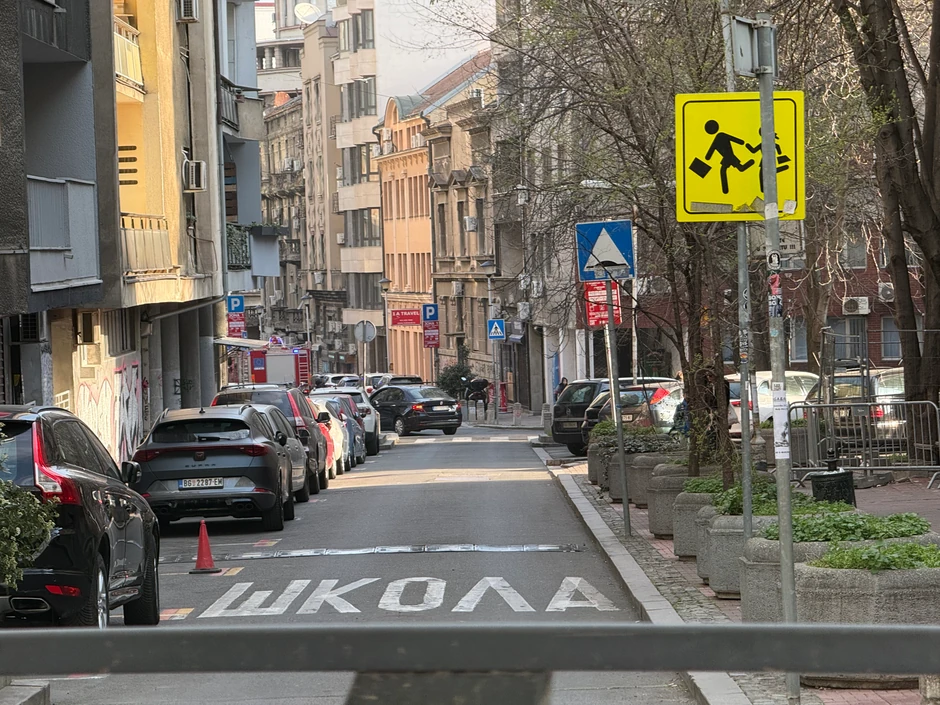 Nepoznata osoba bacila zapaljivu materiju na restoran u Kondinoj ulici 