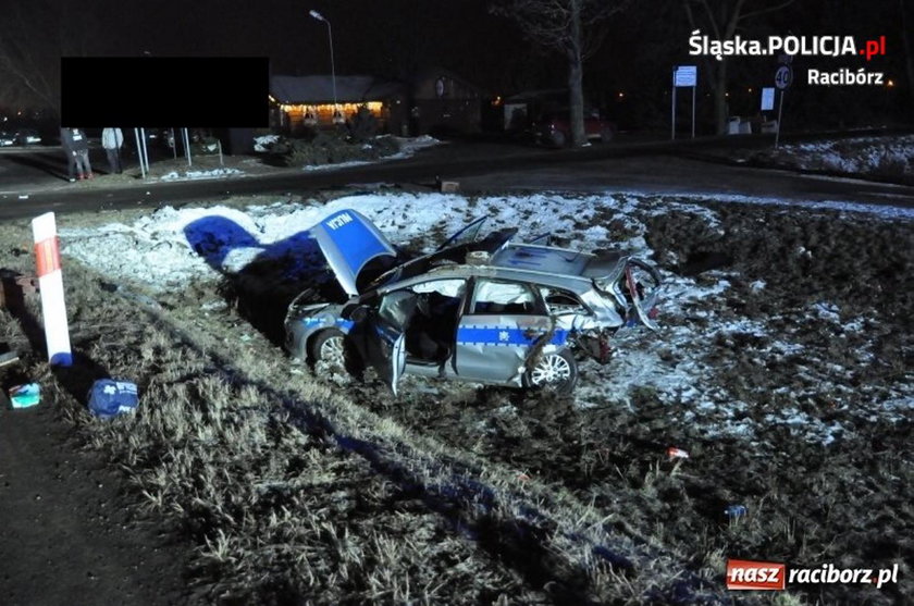 Wjechał w radiowóz, ranni policjanci